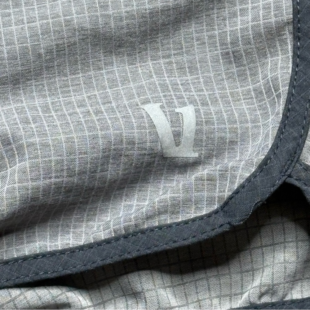 Vuori Banks Shorts 5” Inseam - Picture 4 of 5